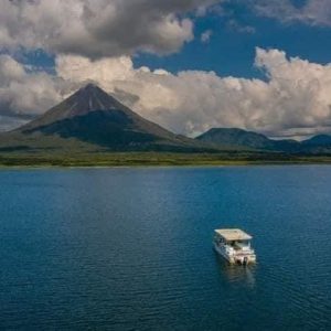 Tour Paseo En Lancha Por El Lago Arenal