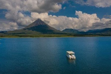 Tour Paseo En Lancha Por El Lago Arenal