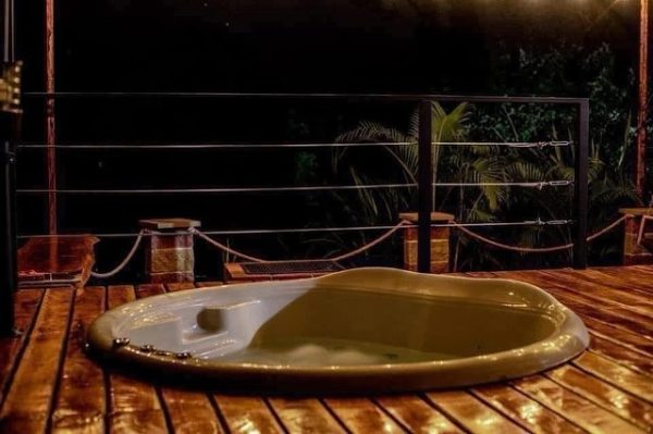 Glamping with volcano view and private jacuzzi - Imagen 8