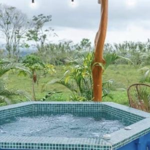 Cabin with jacuzzi overlooking the volcano