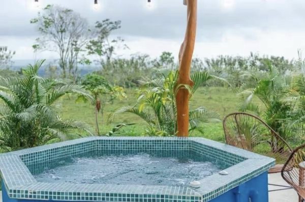 Cabin with jacuzzi overlooking the volcano