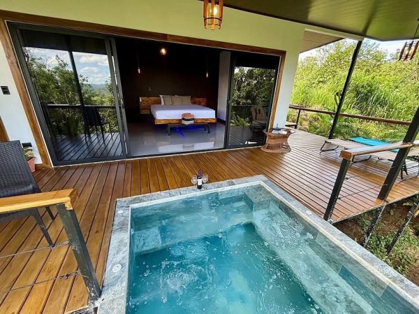 Luxury villa with volcano view and private jacuzzi. - Imagen 7
