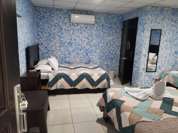 Hotel with hot springs - Imagen 21