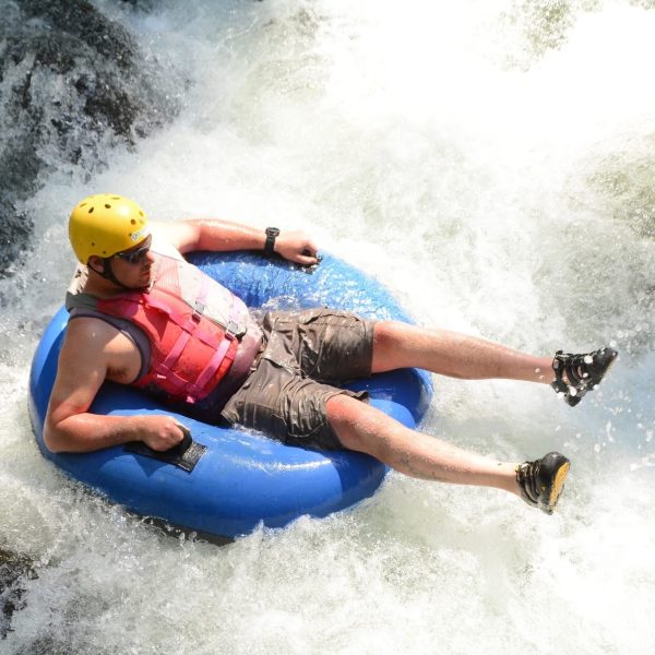 Tubing on the Arenal River - Imagen 2