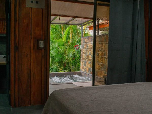 Cabin with jacuzzi and volcano view - Imagen 13