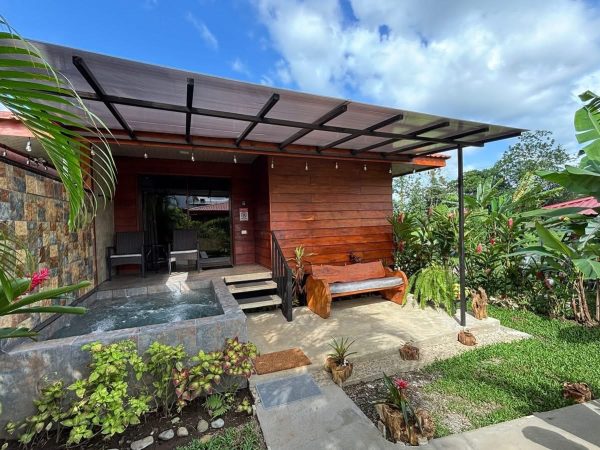 Cabin with jacuzzi and volcano view - Imagen 11