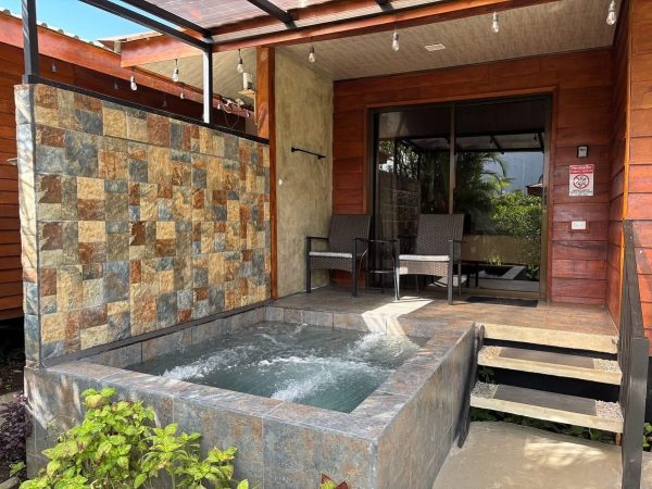 Cabin with jacuzzi and volcano view