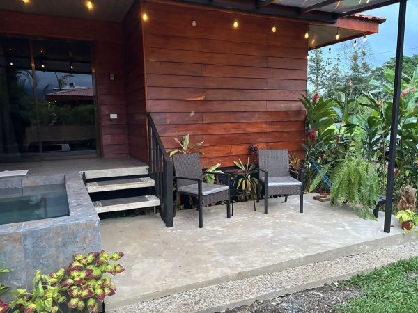 Cabin with jacuzzi and volcano view - Imagen 7