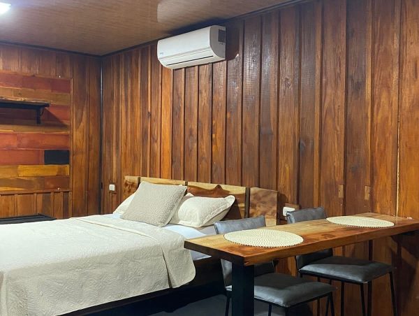 Cabin with jacuzzi and volcano view - Imagen 4