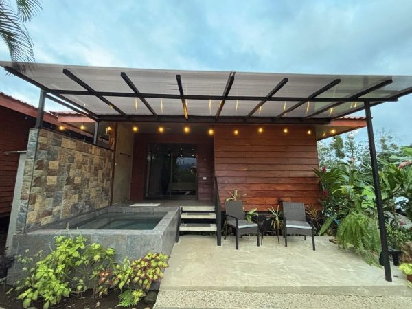 Cabin with jacuzzi and volcano view - Imagen 3