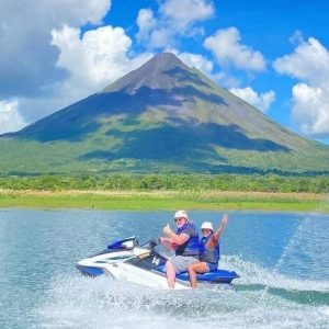 Jet Ski en el Lago Arenal