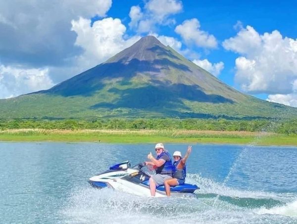 Jet Ski en el Lago Arenal